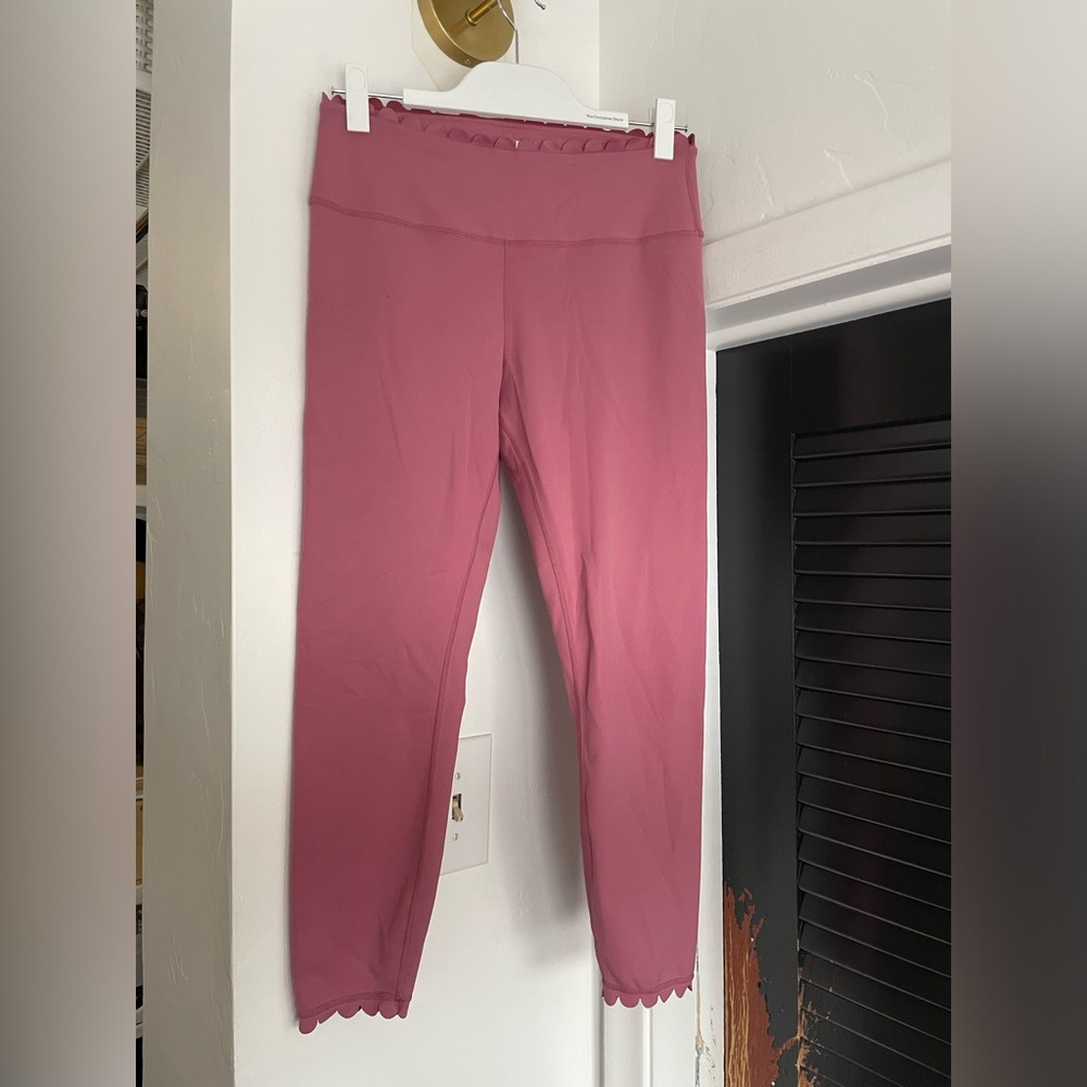 IVL scalloped pink leggings in a size 10